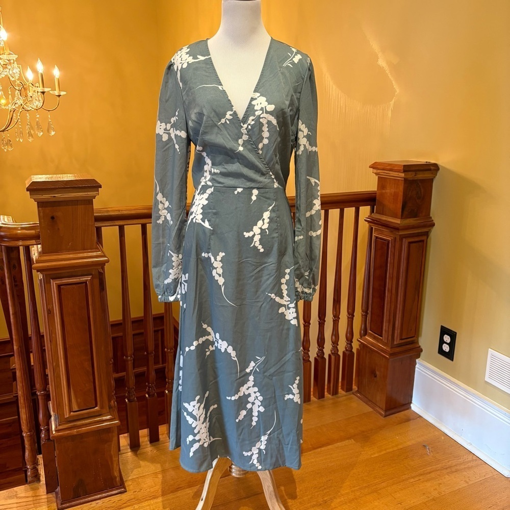 NWT Wrap Midi Floral Gray-Blue Tall Lightweight Dress Wmn’s 6